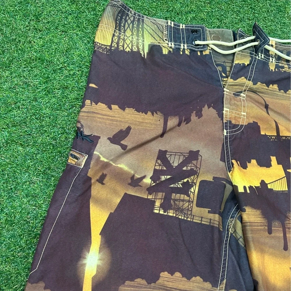 Zoo York Mens Board Shorts Brown Yellow NYC Skyline Graphic Swim Trunks Size 36